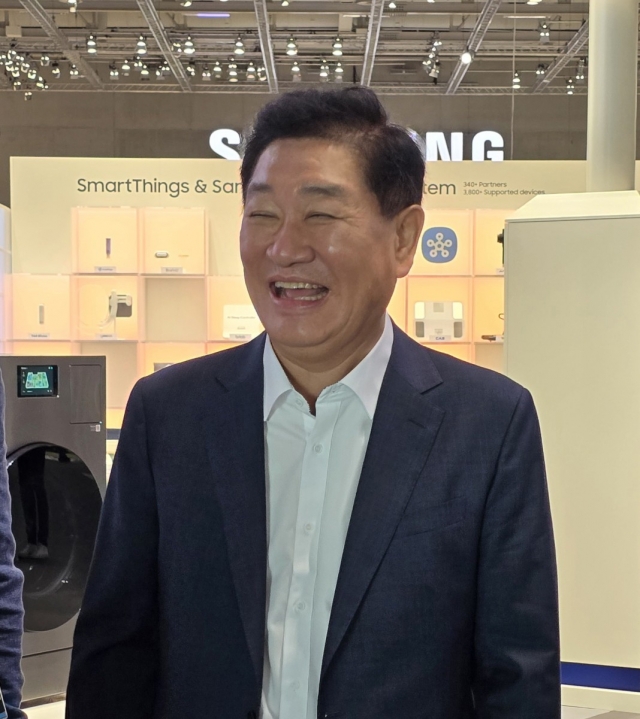 Samsung Electronics Vice Chairman and co-CEO Han Jong-hee speaks with The Korea Herald at the company's showroom at the IFA trade show in Berlin. (Jie Ye-eun/The Korea Herald)