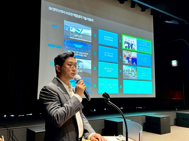 Seo Sang-hyuk, head of e-Fluids B2B Business at SK Enmove, speaks to reporters at the Hanwha Group headquarters in Seoul, Tuesday. (SK Innovation)