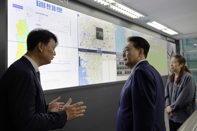 President Yoon Suk Yeol (center) visits the central medical situation room at the National Medical Center in Seoul on Friday. (Yonhap)