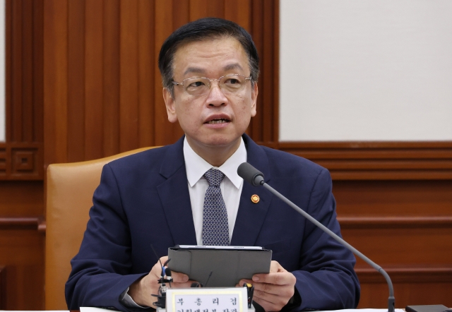 Finance Minister Choi Sang-mok speaks at at a meeting of economy-related ministers held at the governmental complex in central Seoul, Thursday. (Yonhap)