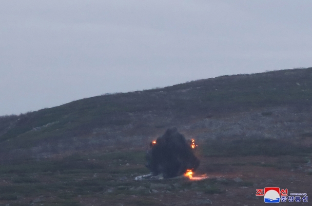 North Korea's Missile Administration successfully conducts the test-fire of the Hwasongpho-11-Da-4.5, a new tactical ballistic missile, equipped with a 4.5-ton warhead on Wednesday in this photo provided by the North's official Korean Central News Agency the following day. (Yonhap)