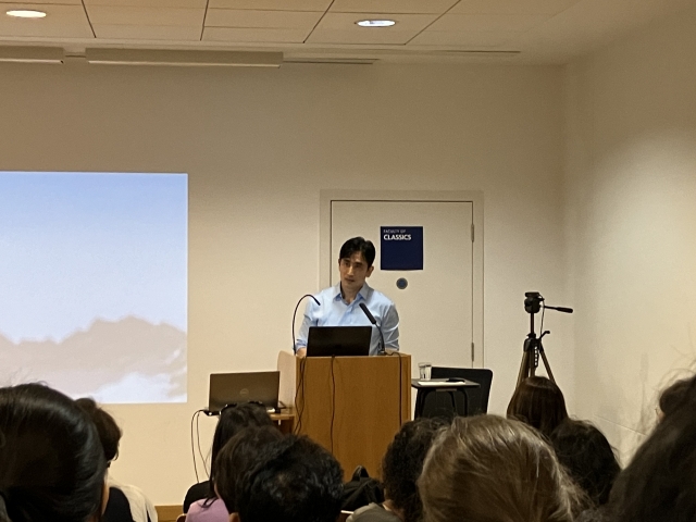 Cha In-pyo speaks at the Korean Literature Festival hosted by Oxford University on June 28. (Korean Cultural Centre UK)