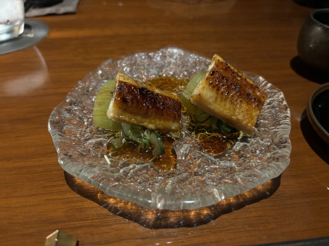 A warm appetizer that involves freshwater eel, eggplant and cucumber. (Kim Da-sol/The Korea Herald)