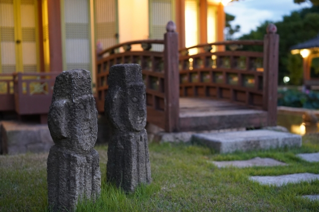 Stone statues of a couple are displayed in front of the pavilion, Buyongjeong, which is offered to couples on their honeymoon. (Lee Si-jin/The Korea Herald)