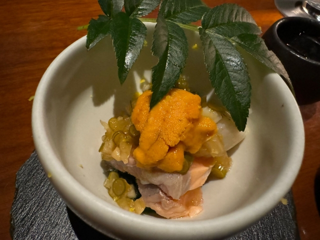 An appetizer that includes salmon, scallop and sea urchin (Kim Da-sol/The Korea Herald)